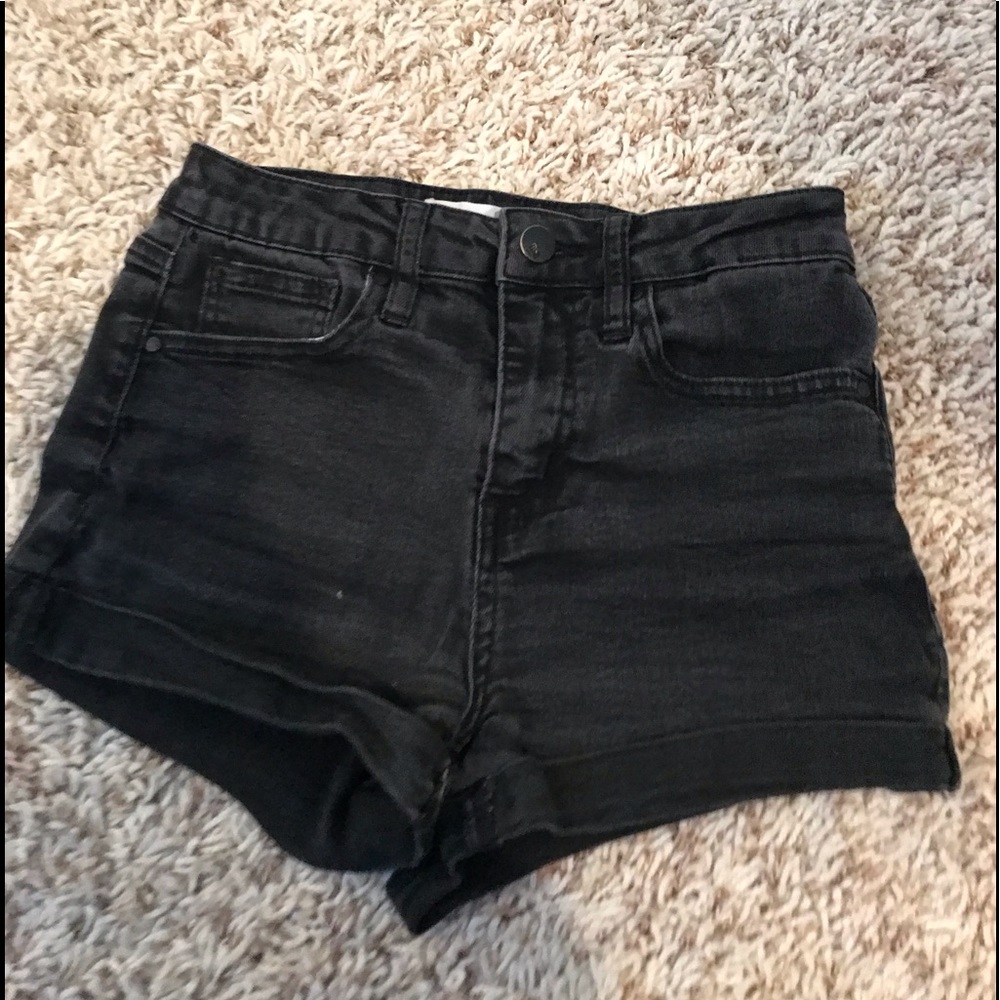 TILLYS BLACK SHORTS